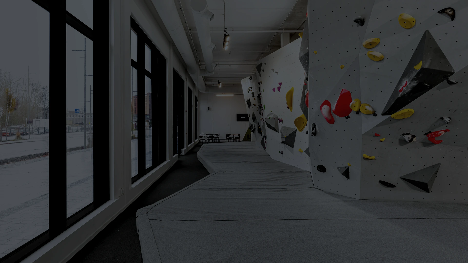 Buldrevegger med fargerike grep